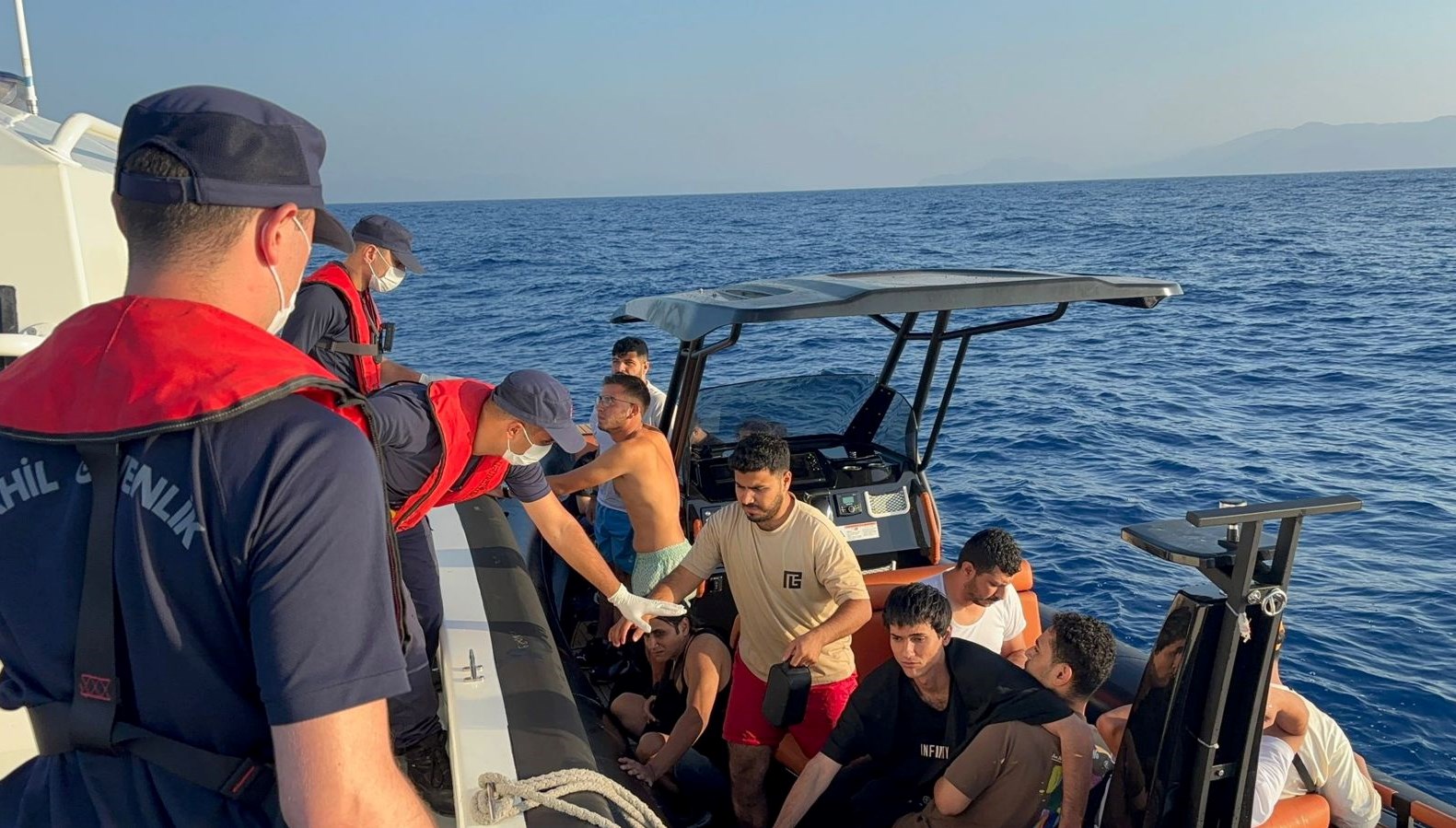 17 düzensiz göçmen kurtarıldı