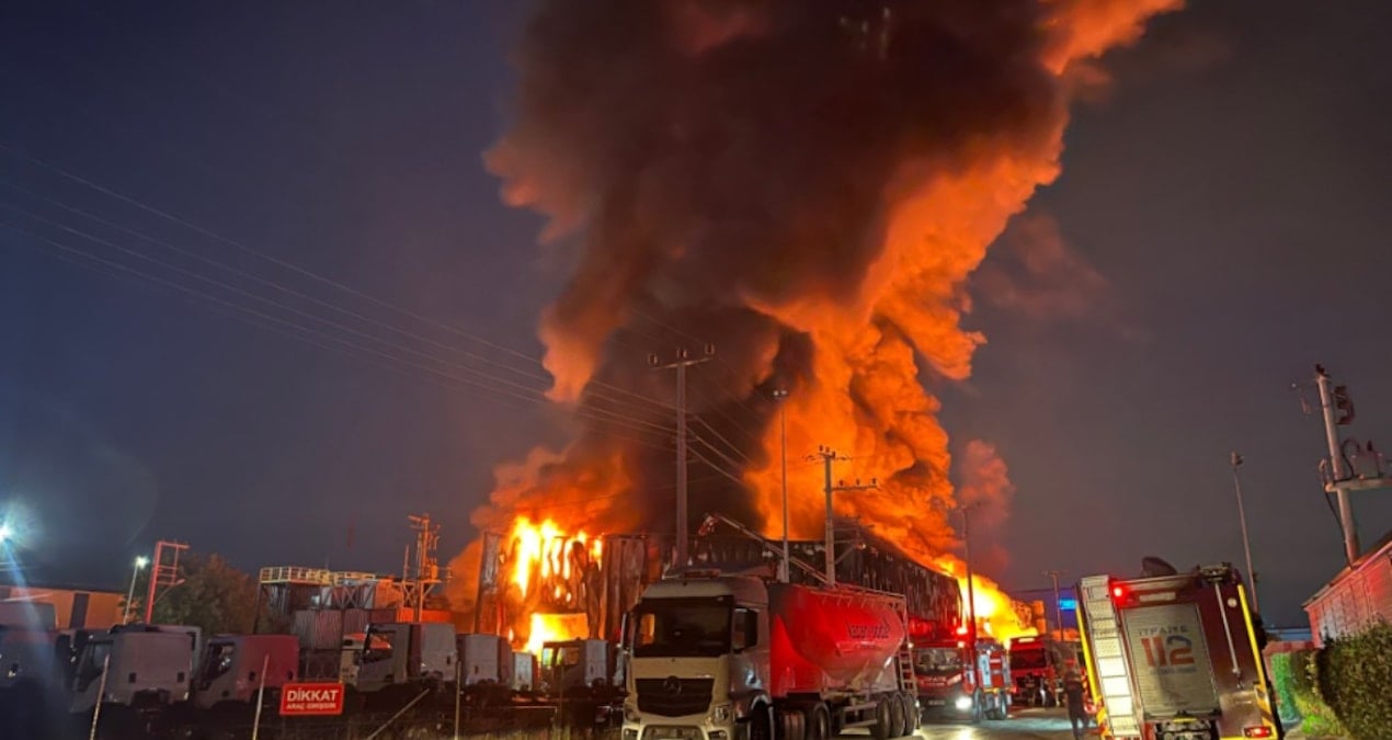 Kocaeli lojistik deposunda yangın: Ekipler müdahale ediyor