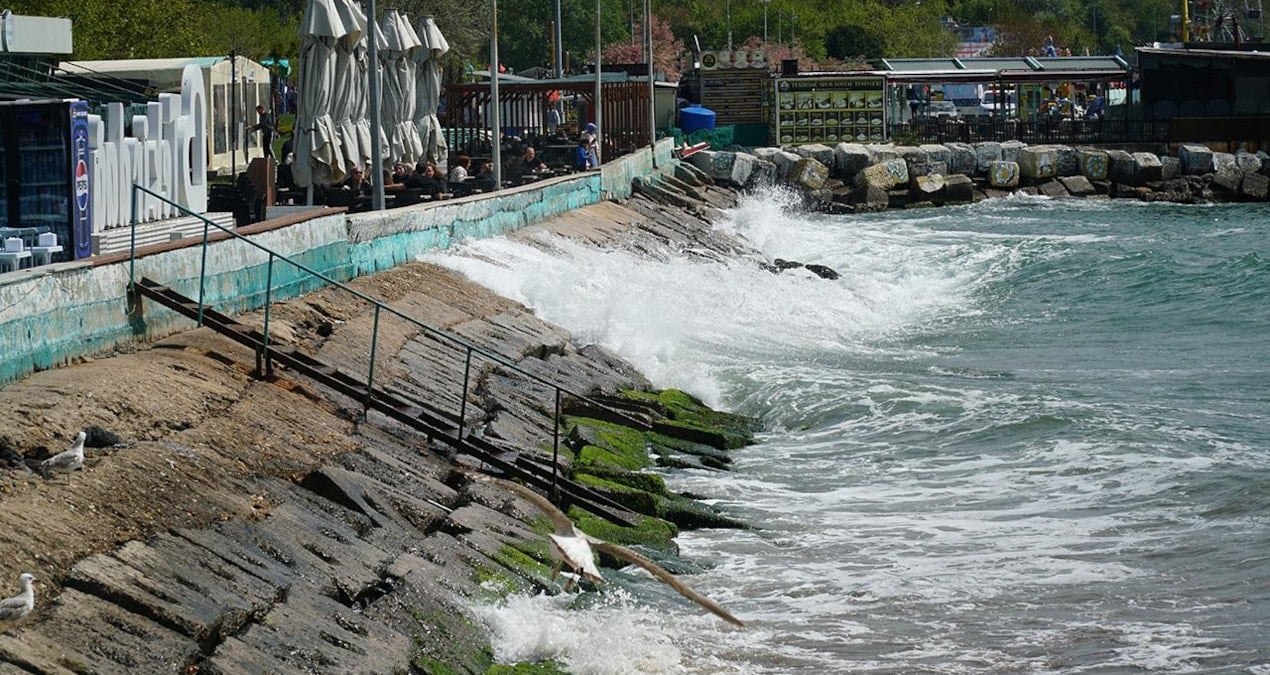Tekirdağ’da etkili olan poyraz deniz ulaşımını olumsuz etkiliyor