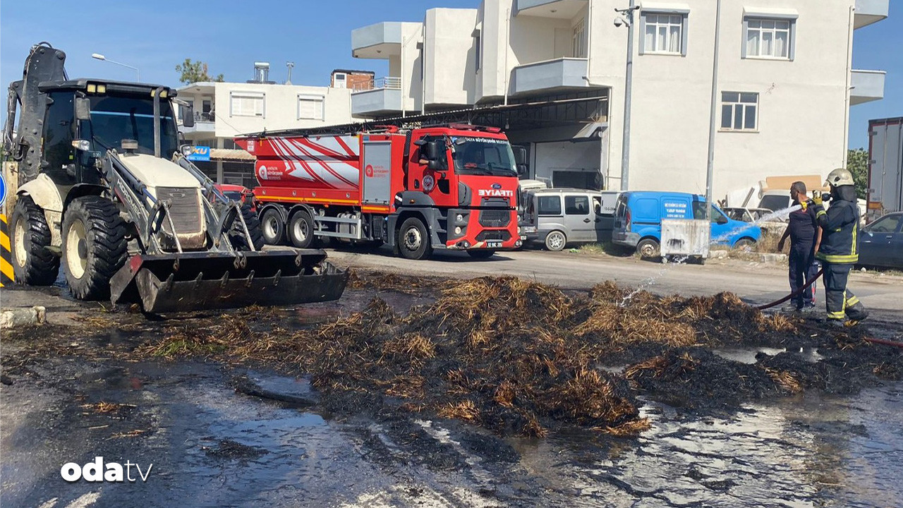 Antalya’da seyir halindeki traktörün balyaları yandı