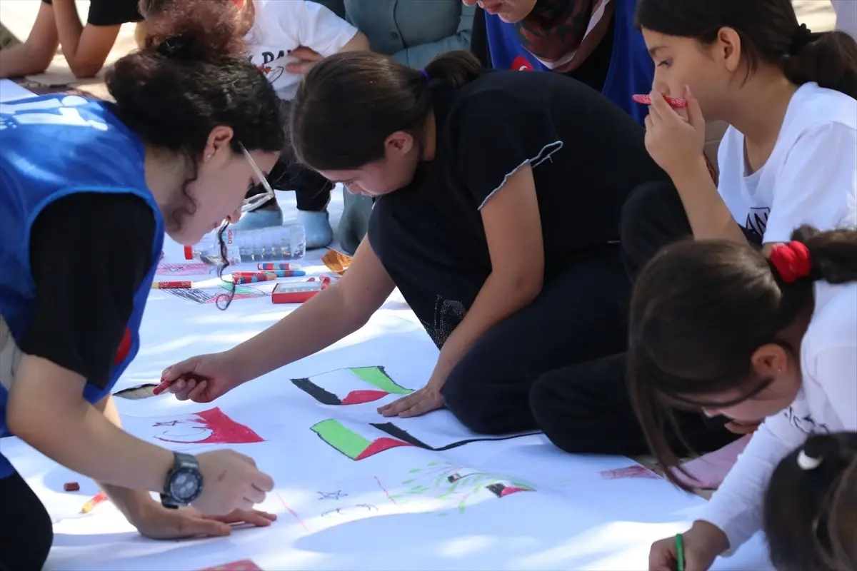 Filistinli çocuklar için resim etkinliği