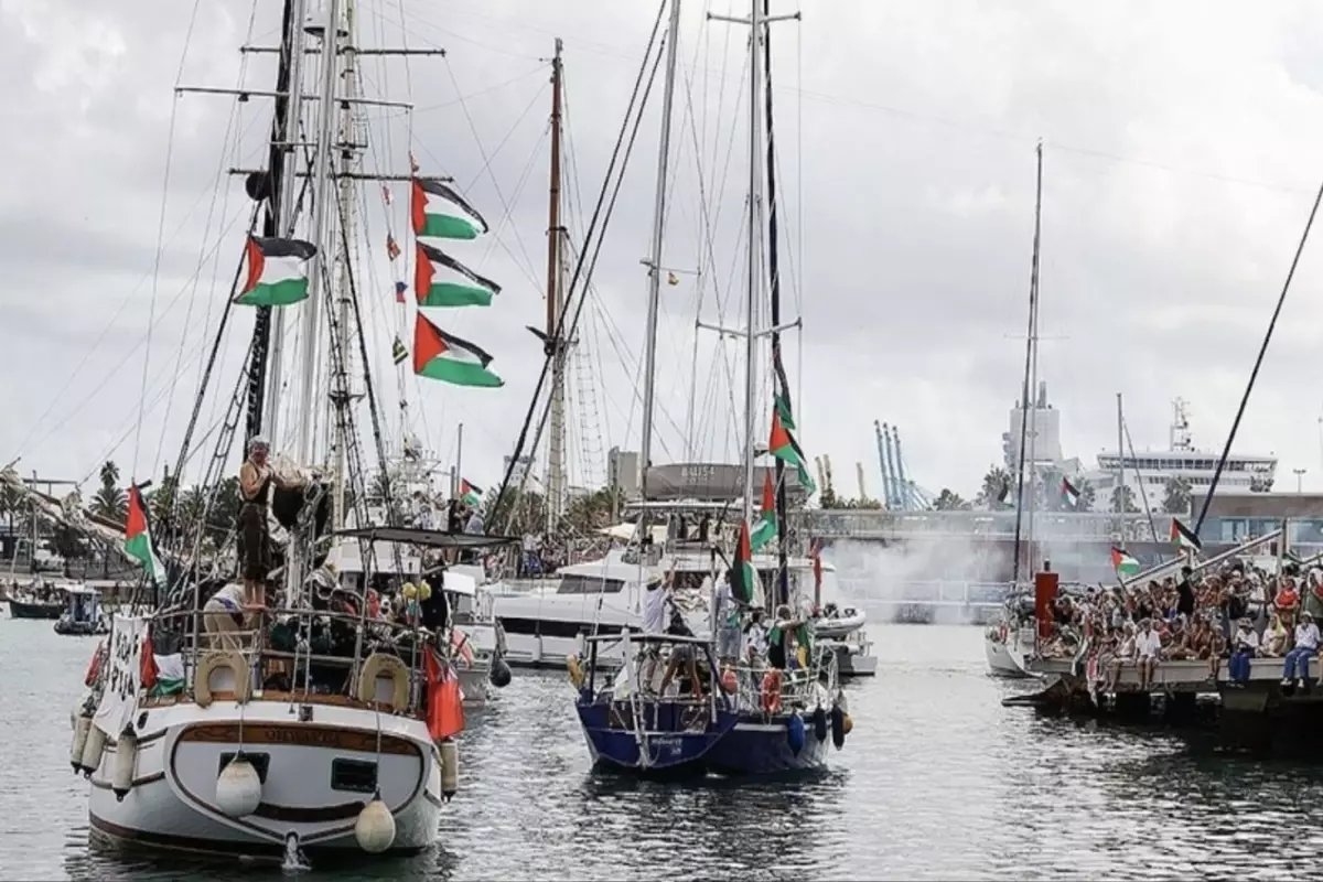 Gazze’ye yaklaşan Sumud Filosu’nda saldırı alarmı: 12 İsrail gemisi 10 mil yakınımıza kadar geldi