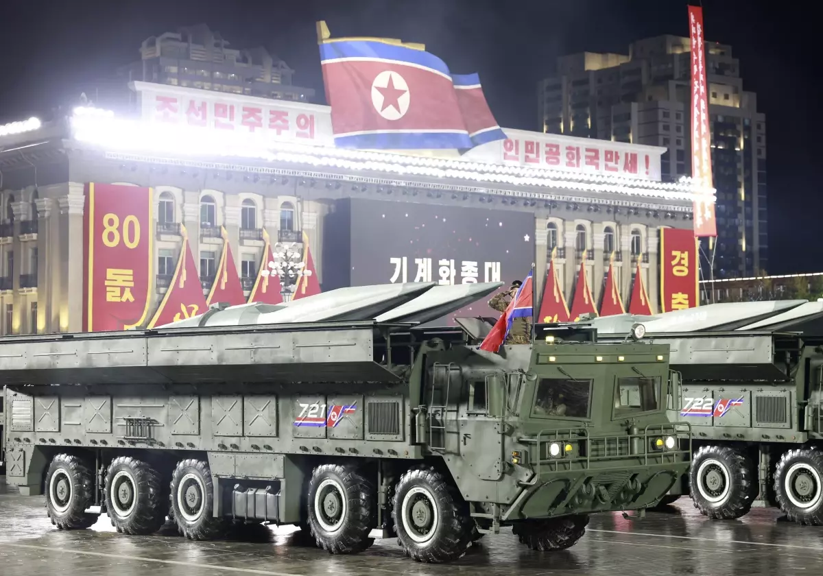 Kuzey Kore 80. Kuruluş Yıldönümünü Askeri Geçit Töreni ile Kutladı