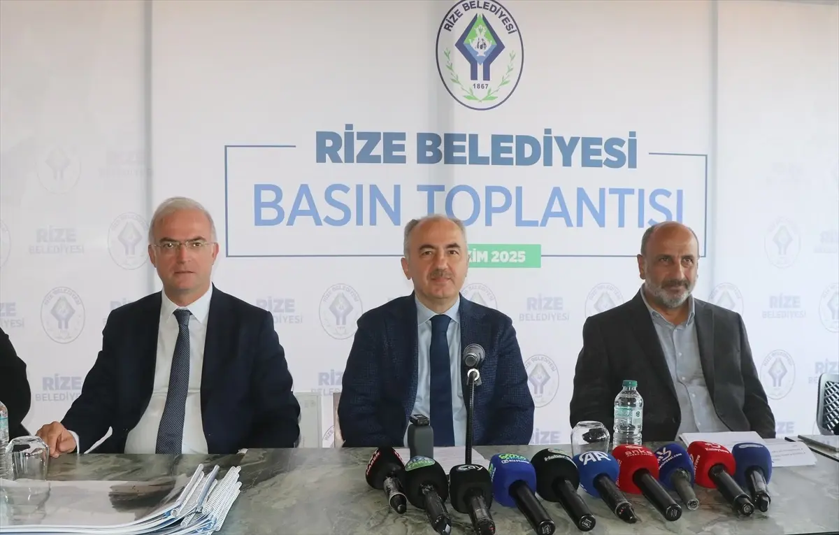 Rize Belediye Başkanı Rahmi Metin, sürdürdükleri çalışmaları değerlendirdi Açıklaması
