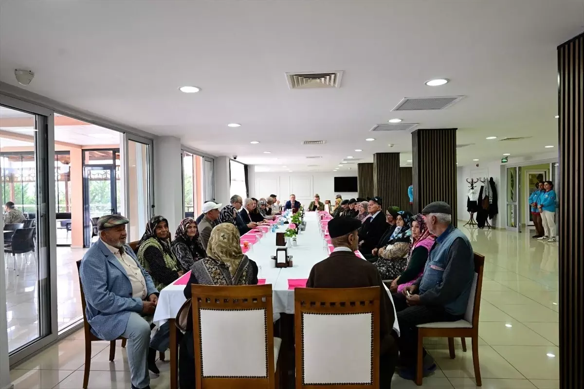 Vali Turan, Yarım Asırlık Evlilikleri Kutladı