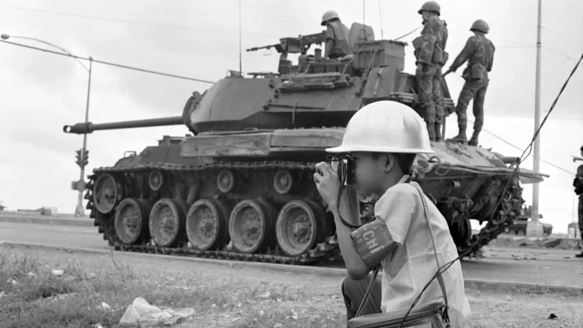 Vietnam Savaşı’nı fotoğraflayan 12 yaşındaki çocuğun inanılmaz hikayesi