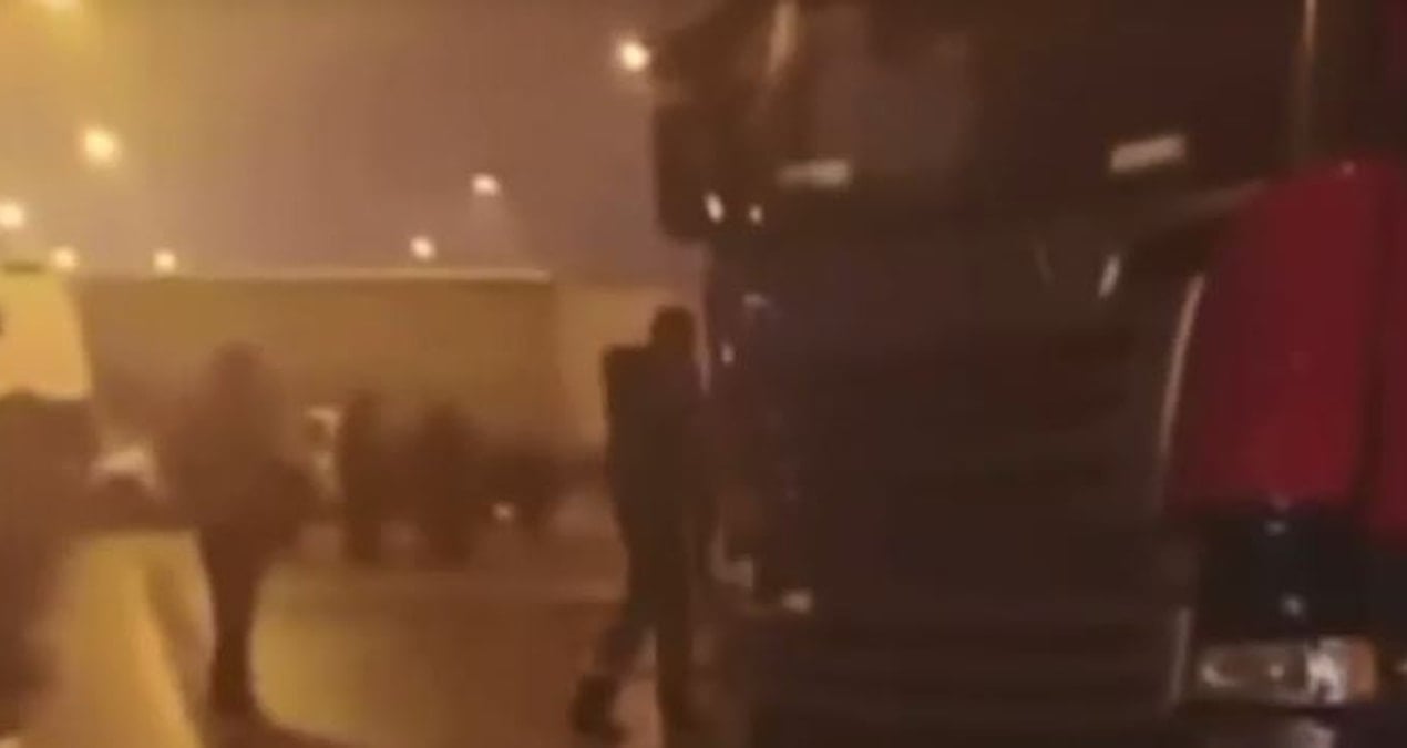 12 araç birbirine karıştı: 13 yaralı