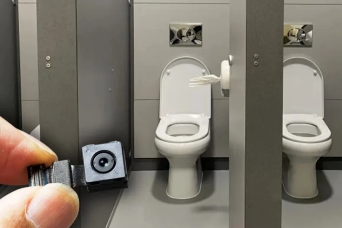 Adana’daki özel okul tuvaletinde gizli kamera skandalı