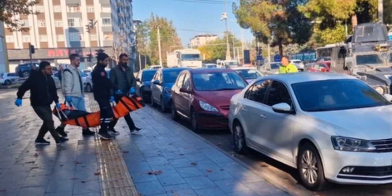 Annesi ve ağabeyini pompalı tüfekle başından vurdu: Babasına not bırakıp kaçtı