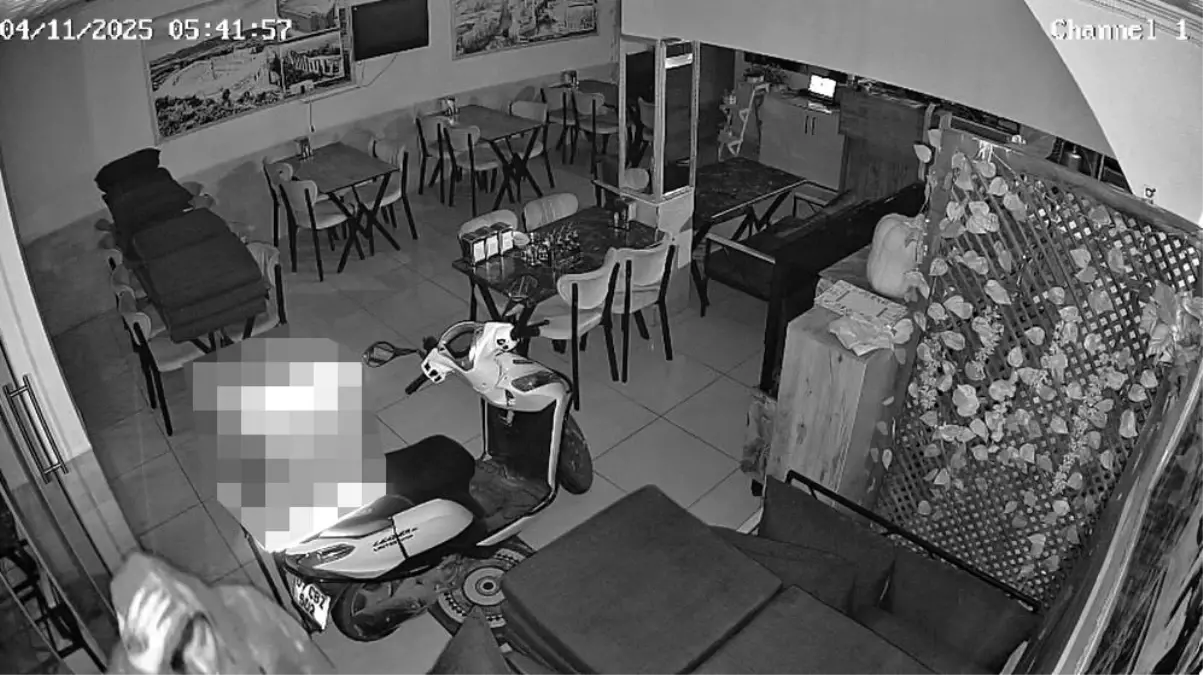 Antalya’da Hırsız Restorana Girdi, Para ve Motosikleti Çaldı