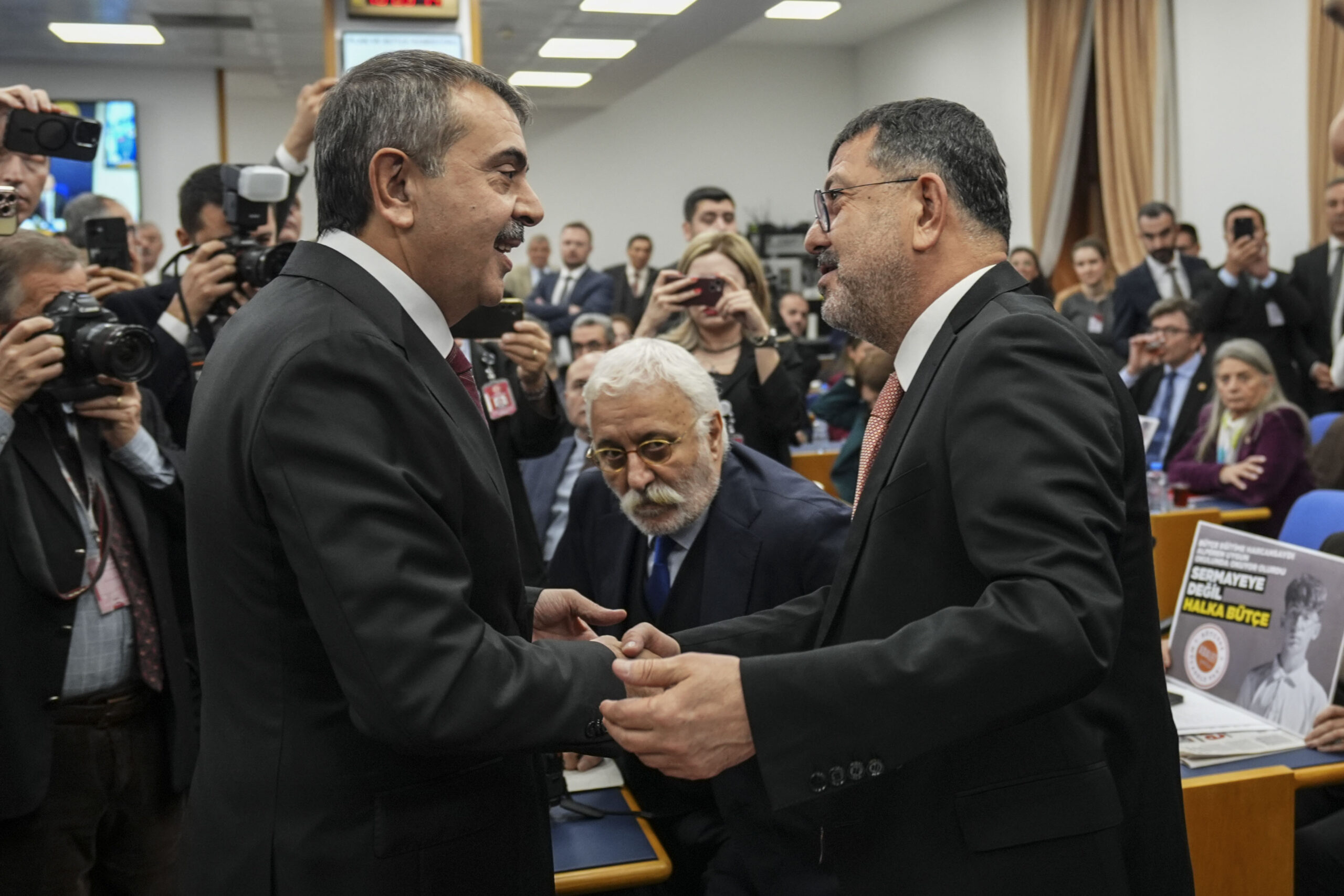 Bakan Tekin ile CHP’li Ağbaba arasında “karne” tartışması: “Sana sıfır veriyorum”