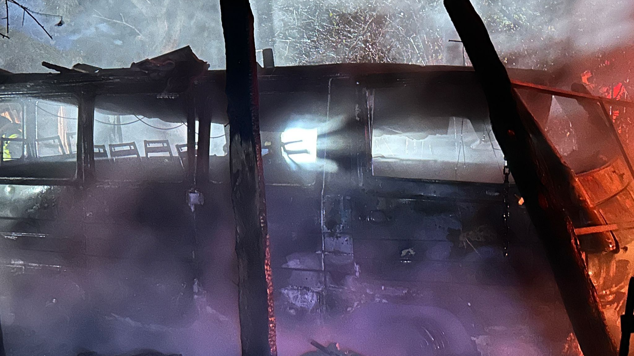 Bartın’da yıldırım 2 aracı kül etti