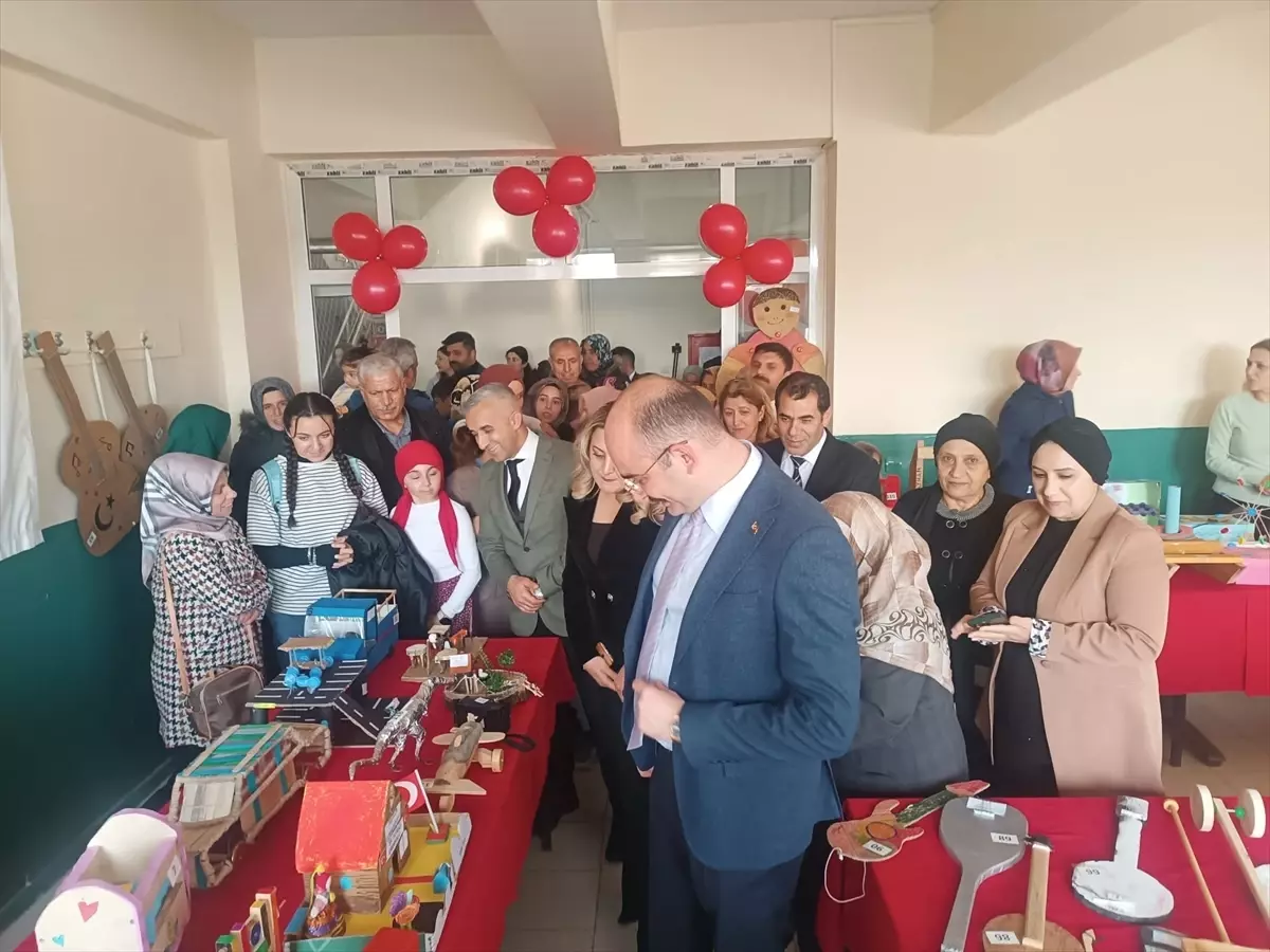 Doğanşehir’de Köklerden Oyuncak Sergisi Açıldı