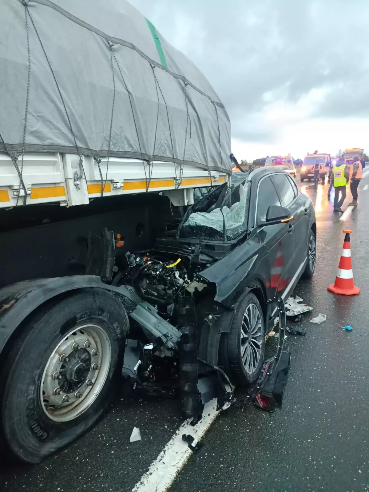 Keşan’da TIR’a Arkadan Çarpan Otomobil Kaza Yaptı