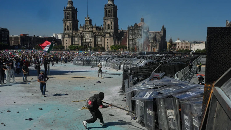 Meksika’da ‘Z Kuşağı’ protestoları: 100’ü polis 120 kişi yaralandı! Çok sayıda kişi gözaltına alındı
