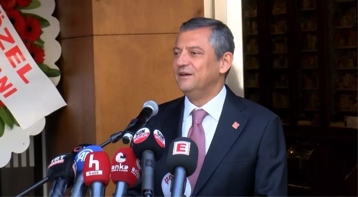 Özgür Özel, Eczacılık Tarihi ve Güzel Sanatları Müzesi’nin Açılışında Konuştu