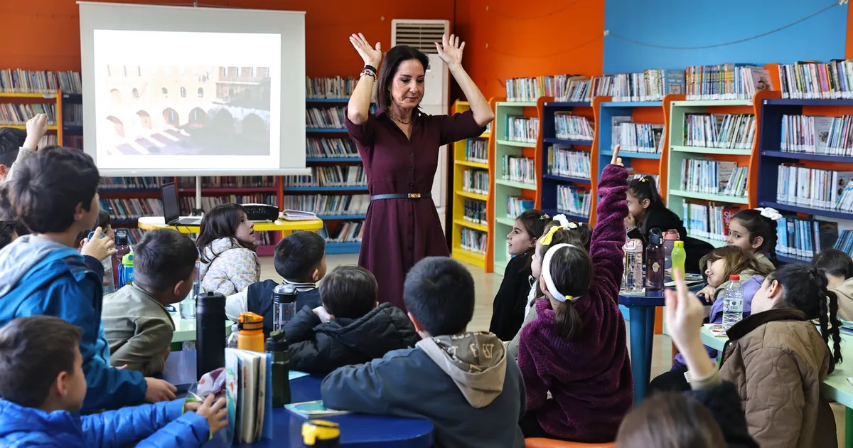 Antalya’da çocuklar kitaplarla buluşuyor