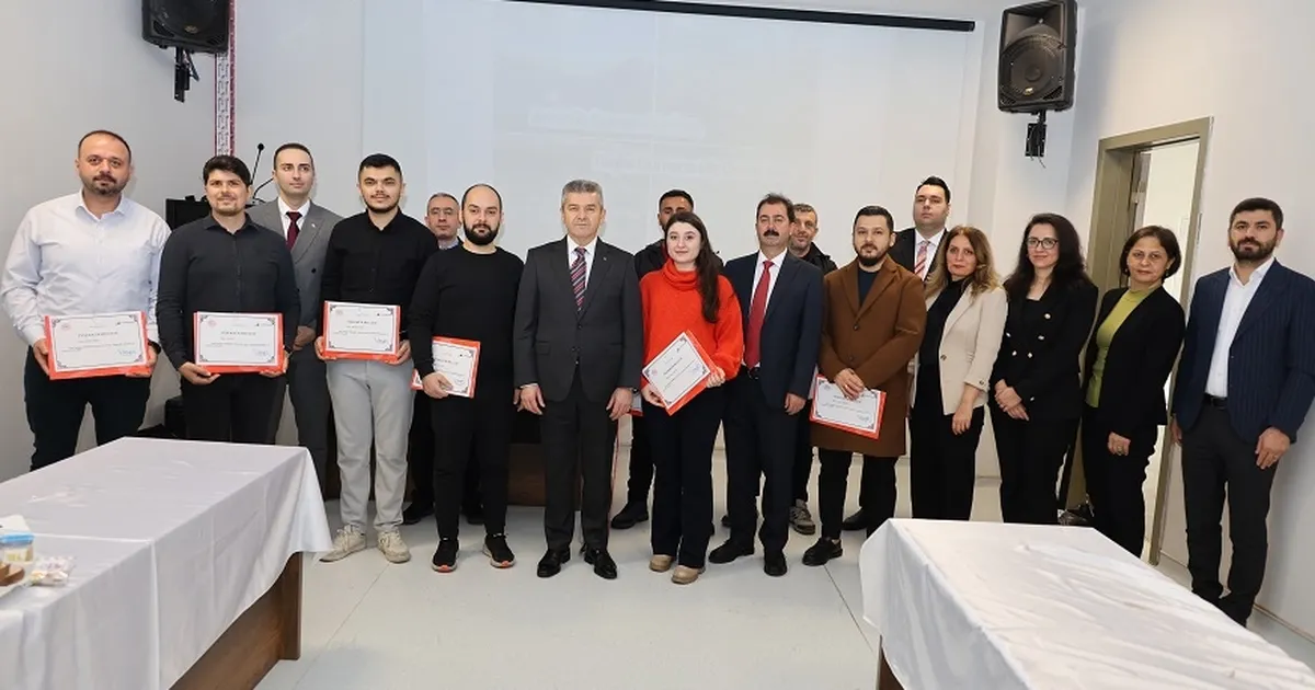 Artvin’de tütün kullanımını bırakan 15 kişiye Vali Ergün’den teşekkür