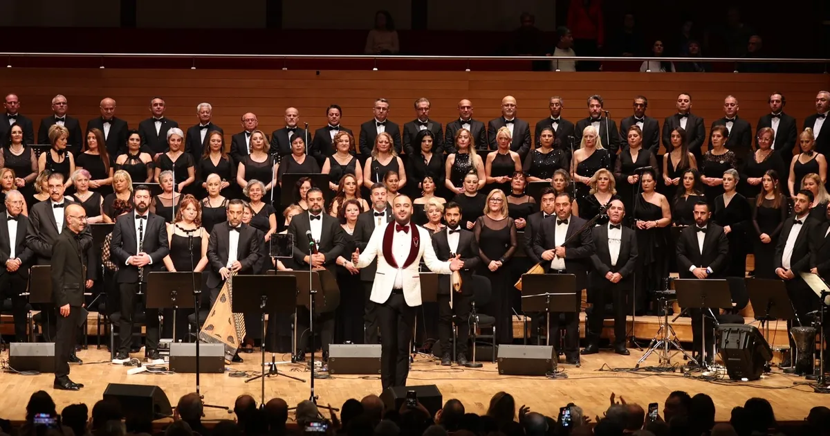 İzmir Korosu ‘Sonbahar Şarkıları’yla yüreklere dokundu