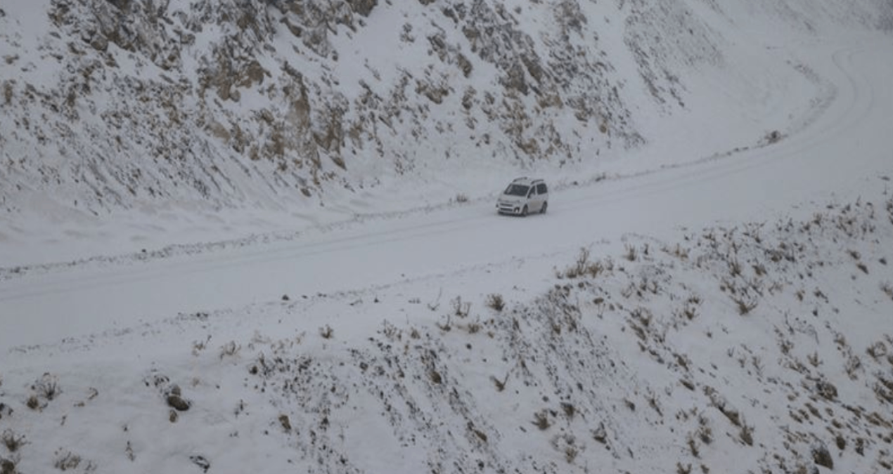 Van’da 90 yerleşim yerini kar kapattı