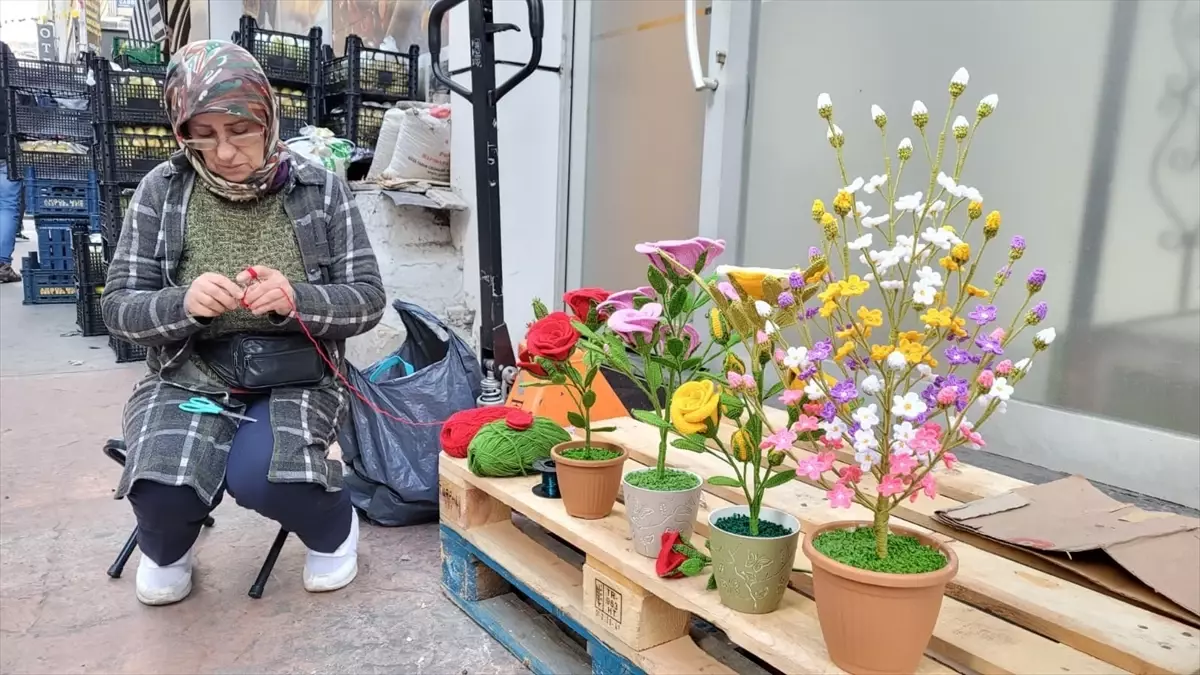 Asiye Kiraz’dan Renkli Örgü Çiçekler