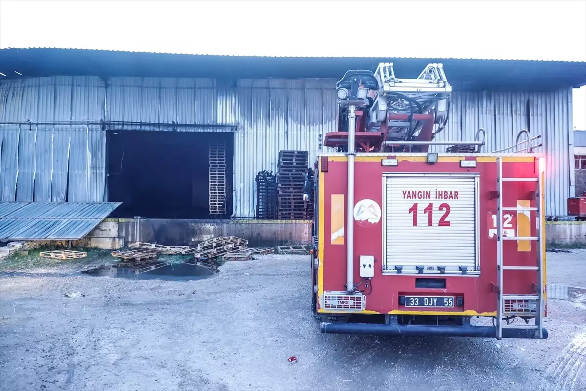 Mezitli’de Narenciye Fabrikasında Yangın