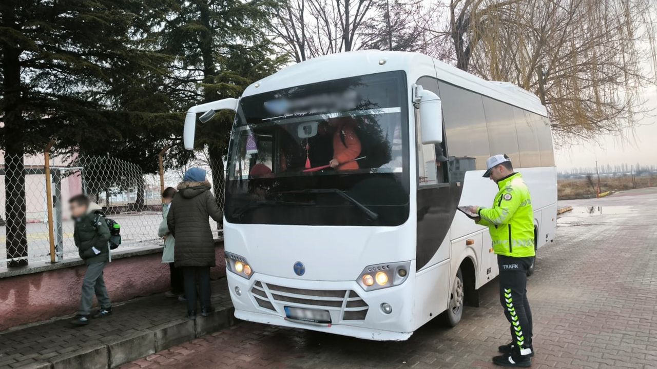 Afyonkarahisar’da okul servisleri denetlendi