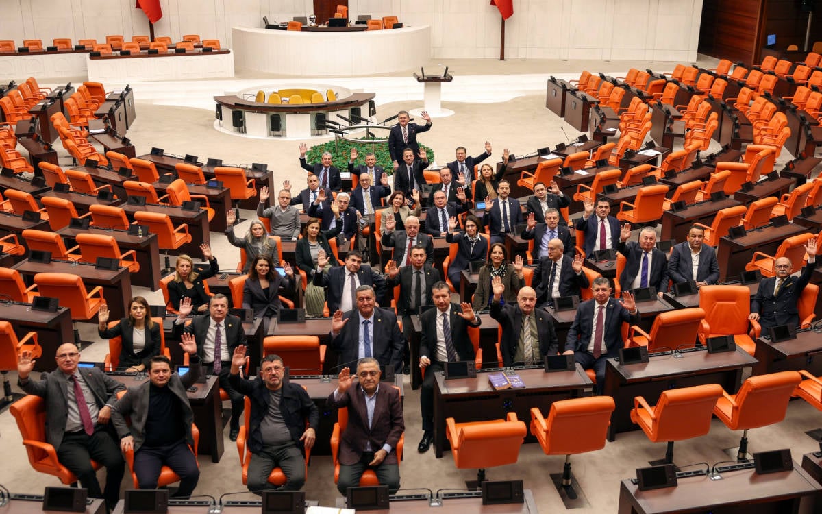 CHP, en düşük emekli aylığını Anayasa Mahkemesine taşıdı